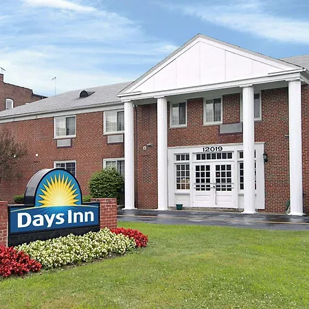Days Inn By Wyndham Cleveland Lakewood-2
